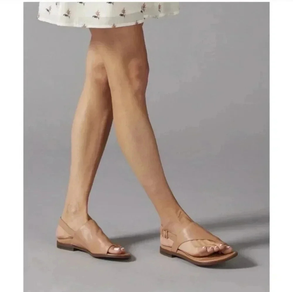 Vionic Ella Toe Loop Sandal in blooming Dahlia leather - Picture 6 of 10